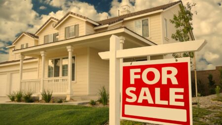 Homes are sitting on the market longer amid high costs: Redfin